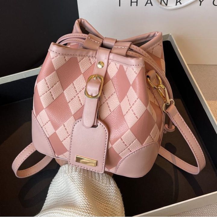 hot-sale-high-end-foreign-style-shoulder-bag-niche-french-style-2022-new-summer-lingge-korean-version-ladies-casual-messenger