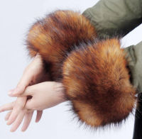 Winter Short Hairy Women Arm Warmers Faux Raccoon Fur Soft Fluffy Fashion Faux Fox Fur Sleeve Ladies Cute Accessories Cuff W101C