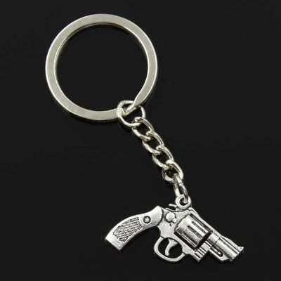 New Fashion Men 30mm Keychain DIY Metal Holder Chain Vintage Pistol Revolver Gun 29x22mm Silver Color Pendant Gift Key Chains