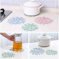 Heat-resistant Placemats For Table Snowflake Hollow Table Mat For Dining Table Insulation Coaster Anti-hot Kitchen Casserole Pad Placemats &amp; Coasters