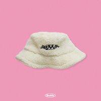 DADDY | Angel Fluffy Hat หมวก Bucket ปักเป็นโลโก้ daddy angel สีขาว