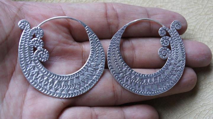 thai-design-earrings-pure-silver-karen-hill-tribe-99-งานทำด้วยมือ-ตำหูเงินกระเหรี่ยงทำจากมือชาวเขางานฝีมือ-ของฝากชาวต่างชาติชอบมาก-ชาวยุโรป-และอเมริกา