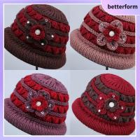 BETTERFORM ฤดูหนาวในฤดูหนาว หมวกถักดอกไม้ กันลม หนาขึ้น หมวกป้องกันหู แฟชั่นสำหรับผู้หญิง ผู้สูงอายุวัยกลาง หมวกอุ่นๆ สำหรับผู้หญิง