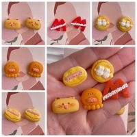 FREMRAG 5 Pcs การจำลองแบบจำลอง แบบจำลองขนมปัง flatback Charms เรซิน ขนมปัง M อุปกรณ์ DIY ขนมปังเรซิ่น M ตกแต่งเคสโทรศัพท์ Cabochons สมุดภาพอาหารปลอมขนาดเล็ก เคสตกแต่งโทรศัพท์มือถือ