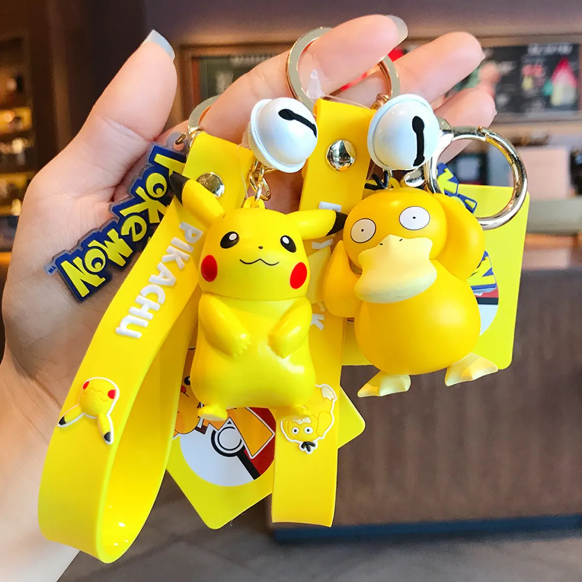 Móc khóa Pokemon Pikachu: Bạn là người yêu thích Pokemon và Pikachu? Bạn muốn sở hữu một chiếc móc khóa Pikachu xinh xắn để sử dụng hàng ngày? Hãy đến và xem bộ sưu tập các móc khóa Pokemon dễ thương và độc đáo của chúng tôi ngay.