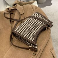 Shangxin popular French retro all-match plaid one-shoulder Messenger bag autumn and winter French stick armpit bag female 2023 new trend 【MAY】