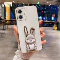 VRQR เคสโทรศัพท์กระต่ายยิ้มน่ารักสำหรับ Xiaomi Redmi Note 12 4G 5G  POCO X5 5G Note12 Turbo Note 12 Pro Note12Pro + เคสที่มีรูละเอียดเต็มป้องกันเลนส์กล้องดีไซน์ใหม่3D ขาตั้งสเตอริโอเคสโทรศัพท์นิ่มแฟชั่นเคส