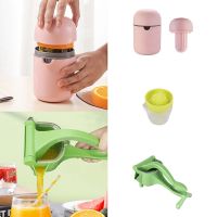 （HOT NEW） PortableLime Squeezer HandCitrus PressFruitJuicer Machine PressingTools เครื่องปั่น Gadgets