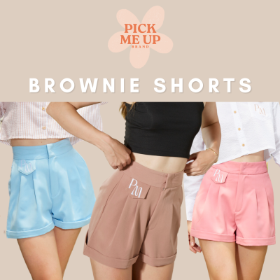 PICKMEUP - BROWNIE SHORTS (3สี) 🍫 กางเกงขาสั้นเอวสูง ใส่แล้วช่วยพรางหุ่น ทำให้ดูเอวเล็กมีสะโพก มีดีเทลปากกระเป๋าปักโลโก้น่ารักค่ะ