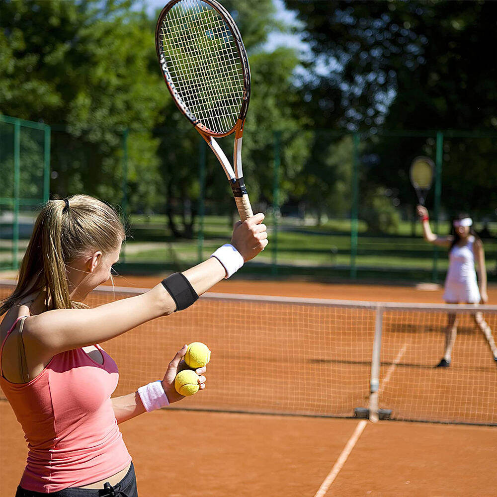 He play tennis