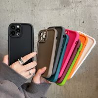 สีทึบเคสโทรศัพท์ซิลิโคนนิ่มเป็นมิตรกับผิวสำหรับ iPhone 15 14 Pro Max Plus 13 12 11 Pro Max X XR XS Max เคสโทรศัพท์แฟชั่นกันกระแทกพร้อมเลนส์ป้องกันกล้องคลุมทั้งหมด