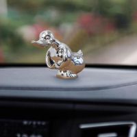 ⊕▥✻ Angry Duck Car Hood Ornament Resin Duck Vehicles Bonnet Front Hood Decor Auto Modification Exterior Decoration Car Accessories