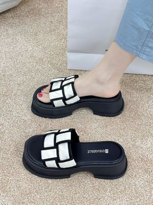 【July】 Super hot heightened thick-soled sandals and slippers womens summer outwear fashion 2023 new French style high-end beach shoes for outings