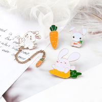 Kids Enamel Pins Cute Cartoon Rabbit Metal Chain Brooches Funny Bunny Eat Carrot Badges Hat Denim Lapel Jewelry Gift Accessories