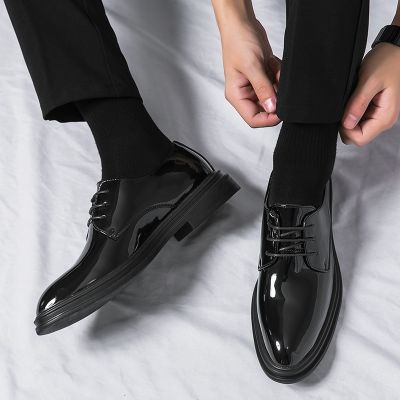 แฟชั่นหนังรองเท้าสไตล์อิตาเลี่ยนสำหรับผู้ชายรองเท้าเป็นทางการสำหรับใส่ไปงานปาร์ตี้2023 Sp รองเท้าออกซ์ฟอร์ดกระจกเงาสุดหรู