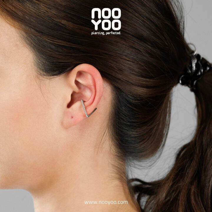 nooyoo-ต่างหูสำหรับผิวแพ้ง่าย-ear-cuff-triangle-with-crystal-surgical-steel