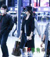Malbonew แฟชั่นแบบญี่ปุ่นและเกาหลีใหม่มูลค่าสูงหมวกแบนสีดำหมวกทรงแบนสไตล์เดียวกันกับสำหรับผู้หญิงที่ปรับได้ Tang Yan สำหรับฤดูใบไม้ผลิและฤดูร้อน