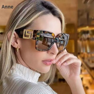 แว่นกันแดดกรอบหนาสี่เหลี่ยมใหม่สำหรับผู้หญิงแว่นตาขนาดใหญ่ Lunette Femme หรูหราแบรนด์แว่นตากันแดดเฉดสี&nbsp;gafas เว้าออกวินเทจ