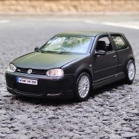 Maisto 1:24 Volkswagen VW Golf R32รถโลหะผสม Diecasts และของเล่นยานพาหนะโมเดลรถยนต์รถของเล่นแบบจำลองขนาดเล็กสำหรับเด็ก