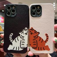 ?พร้อมส่ง?เคสไอโฟน 13 11 8พลัส fat tiger การ์ตูนน่ารัก leather หนัง เคส iphone 12 11 pro max Xr Xs X 7 8 plus case นิ่ม