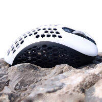 G-Wolves PMW3389 White-Black Mini Skoll เมาส์สำหรับเล่นเกมแบบมีสาย