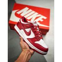 [HOT] Ready Stock Original NK * Duk- S- B- Low "University Red" รองเท้าผ้าใบกีฬาลำลองสำหรับบุรุษและสตรีแฟชั่นรองเท้าสเก็ตบอร์ดที่ใส่สบายและอเนกประสงค์ {จัดส่งฟรี}