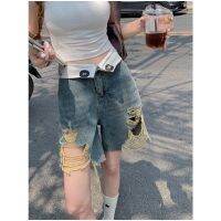 กางเกงขาสั้น Ripped hole raw edge five-point wide-leg jeans womens summer niche high-waist straight-leg shorts