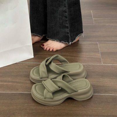 【July】 Thick-soled sandals and slippers womens summer outerwear fashion 2023 new high-end niche beach casual one-word