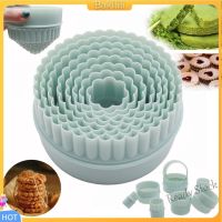 【Ready Stock】 ✼ C14 (Bakilili) 8Pcs/Set Cookie Cutters Sturdy Reusable Plastic Multifunctional Wavy Round DIY Dough Shape Molds for Baking