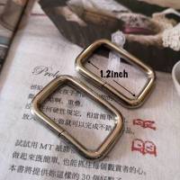 1.2 inch 1 pcs BGN203031a ห่วงเลื่อนสาย ห่วง เหล็ก เหลี่ยม สีเงิน ขนาด 2.8 cm x 3.5 cm เหล็กหนา 4 m ช่องกว้าง สำหรับใส่ สาย 1.2 นิ้ว (วัดเฉพาะช่องใส่สาย 1.2 นิ้ว) loop for belt , for bag