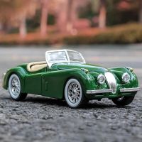 รถจากัวร์1:24 Urago XK120โรดสเตอร์1951รถโลหะผสมโมเดลรถ &amp; ยานพาหนะของเล่นของขวัญวันเกิดเด็กชายรถของเล่น