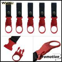 WUXU 5pcs สีแดงเเดง Carabiner กีฬา มัลติฟังก์ชั่ หัวเข็มขัดกาต้มน้ำกลางแจ้ง ที่มีคุณภาพสูง ที่วางขวดน้ำ ที่วางขวดน้ำกลางแจ้ง