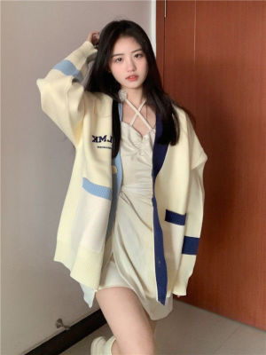 เวอร์ชั่นเกาหลีหลวมสไตล์หวานคาร์ดิแกนถักสีจับคู่ตัวอักษรปักเสื้อกันหนาวเสื้อโค้ทนักเรียนหญิง