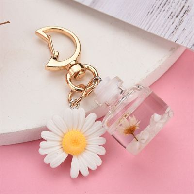 ✧♨▩ Small Chrysanthemum Key Chain Personalized Moon Button Fashion Keychains For Women Charm Keychain Girl Bag Pendant Keyring Gifts