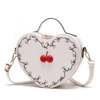 [Baozhihui]กระเป๋าสะพายไหล่ปักลายแฟชั่นสำหรับผู้หญิง Cherry Heart Shaped Crossbody Bag Pu Leather Chain Handbags And Purses Ladies Clutch Bag