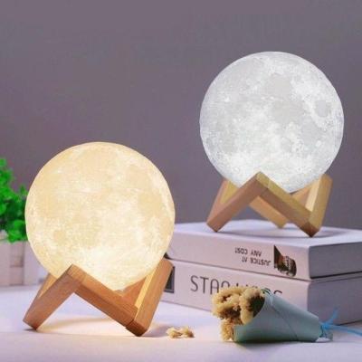3D The Moon Light โคมไฟดวงจันทร์ 3D 8cm มีระบบเปิดปิดด้วยการแตะสัมผัส ไฟ LED สีเหลือง / สีขาวปรับความสว่างได้ ใช้มอบเป็นของขวัญสุดพิเศษ