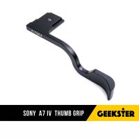 Thumb Grip SONY A7IV / A7MK4 / A7 4 เพิ่มความกระชับในการจับถือ ไม่บังปุ่มหมุนต่างๆ ( Thumb Up กริป สำหรับใส่กล้อง โซนี่ A7 mk4 / A74 ) ( Geekster )