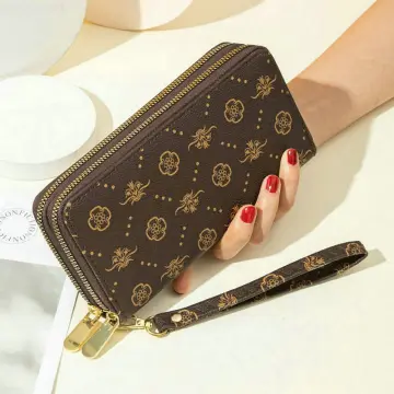 Wristlet Luxury Designer By Louis Vuitton Size: Medium in 2023