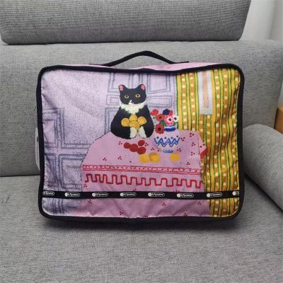 Lesportsac อินเทรนด์ Lazy Cat Series กระเป๋ากันน้ำแบบพับได้รองเท้ากระเป๋าเก็บผ้านวมกระเป๋าเดินทางกระเป๋าใส่ของกระเป๋าจัดระเบียบ