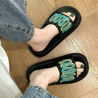 【July】 Slippers womens summer outerwear fashion all-match street home indoor anti-slip thick bottom stepping on feces feeling soft shoes