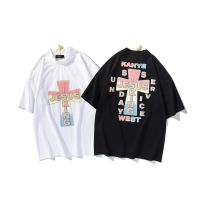 สินค้าพร้อมส่ง Kanye Jesus Is King Rainbow cross แขนสั้นคู่รักสตรีทแฟชั่นเสื้อยืดเสื้อยืดฤดูร้อน [M-XXL]