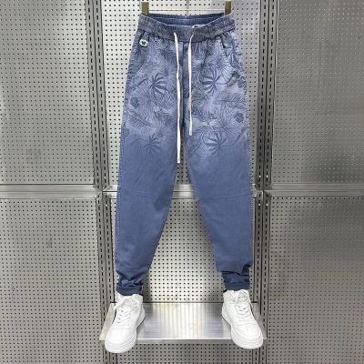 กางเกงยีนส์เสื้อผ้าผู้ชาย2023ฤดูร้อน/ฤดูใบไม้ร่วงบางเทรนด์พิมพ์ลายไล่ระดับสีกางเกง Haren เข้าได้กับทุกชุดกางเกงยีนส์ MODE Korea