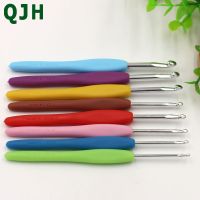 QJH Brand 2017 New 8pcs Soft Handle Rainbow Weave Crochet Hook knitting Needle Tool 2.5 6.0mm DIY Sweater Weaving Tool Needle011