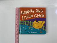 Happity Skip Little Chick by Jo Brown Hardback book หนังสือนิทานปกแข็งภาษาอังกฤษสำหรับเด็ก (มือสอง)