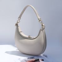 ?????????? กระเป๋าหนังวัวแท้ รุ่น Hay moon bag (White)