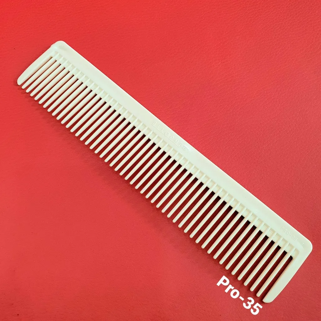 Buồng tạo hình thật sự không thể thiếu một chiếc lược cắt tóc chất lượng. Hãy tìm hiểu về những sản phẩm lược cắt tóc đang được ưa chuộng nhất trên thị trường để giúp bạn thực hiện những kiểu tóc độc đáo và sáng tạo.