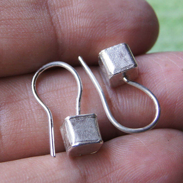 earrings-square-silver-karen-hill-tribe-a-valuable-gift-very-nice-ของขวัญล้ำค่าสวยงาม-ตำหูเงินกระเหรี่ยงทำจากมือชาวเขา-มีลวดลายเด่น