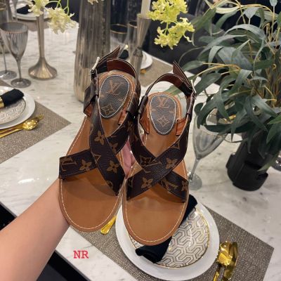 รองเท้าแตะ📌พร้อมส่ง SIZE.36-40 EU น้ำตาล รองเท้าแฟชั่นผู้หญิง รองเท้าแบบสวม รองเท้าแตะสายไขว้ นุ่ม น้ำหนักเบา ใส่สบาย ราคาถูก