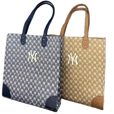 ถุงกระเป๋าผ้ายีนส์ผู้หญิง MLB แบบเต็มรูปแบบ NY กระเป๋าสะพายข้างการปักกระเป๋าช้อปปิ้งเพรสบายิคแบบคลาสสิก