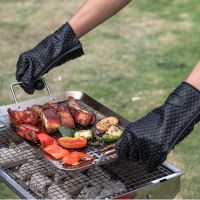 A set of  Food-Grade Silicone Gloves Heat-Resistant Heat-Insulation Anti-Scalding Microwave Oven Baked Five-Finger Gloves Potholders  Mitts   Cozies